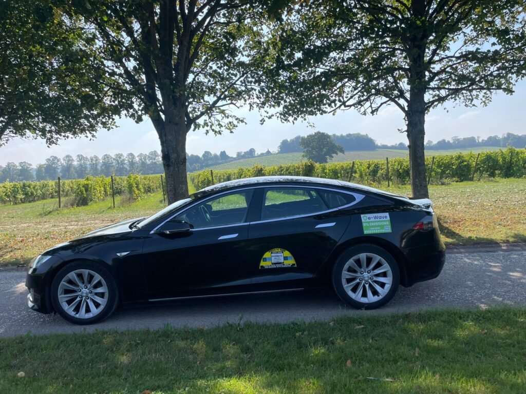 Pre-booked electric airport taxi for Uber or airport taxi from London airports to Cambridge comparison